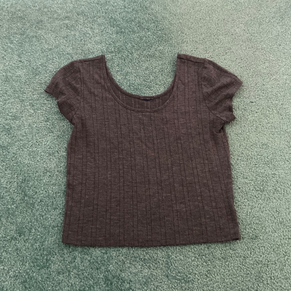 Hollister: grey crop top